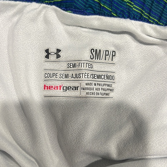 Under Armour Size Small women’s semi fitted running short - Picture 3 of 3